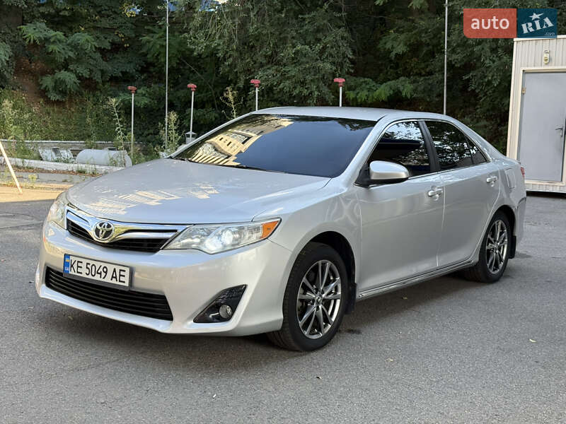 Toyota Camry (2013)