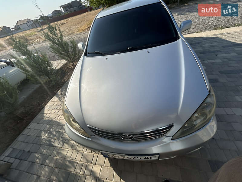 Toyota Camry (2004)