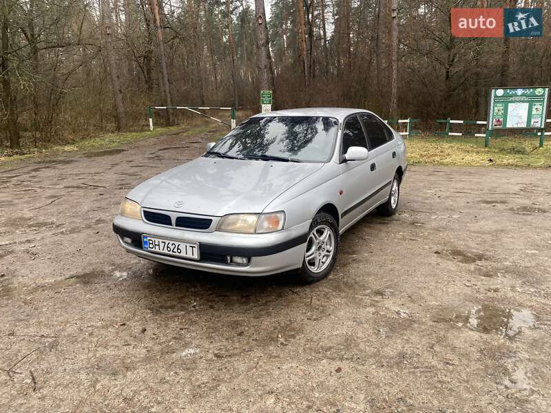 Toyota Carina e (1996)