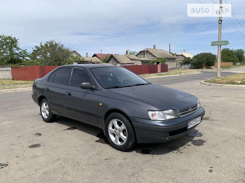 Toyota Carina e (1992)
