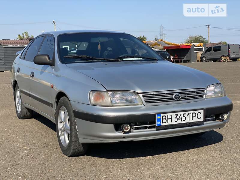 Toyota Carina e (1995)