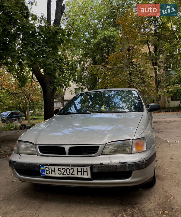 Toyota Carina e (1997)