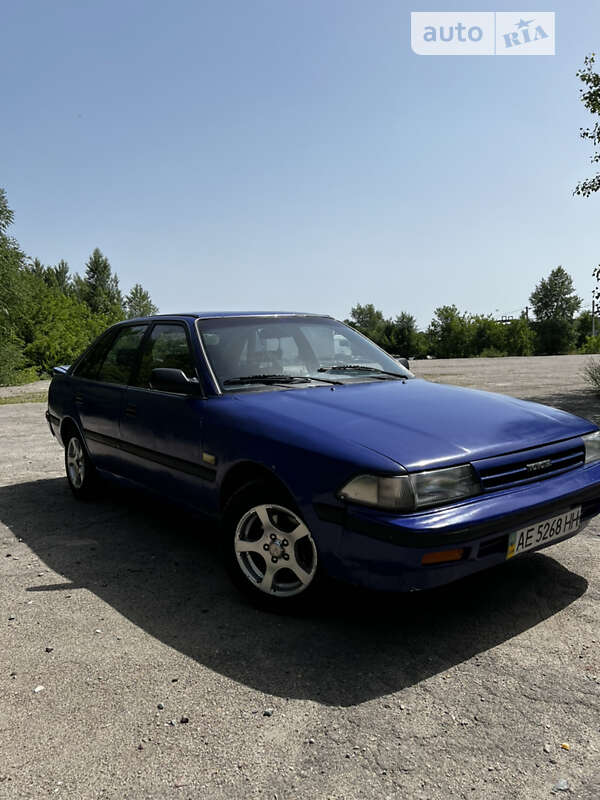 Toyota Carina (1990)