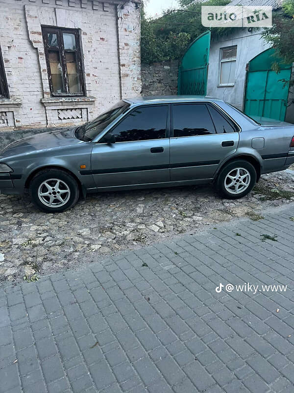 Toyota Carina (1991)