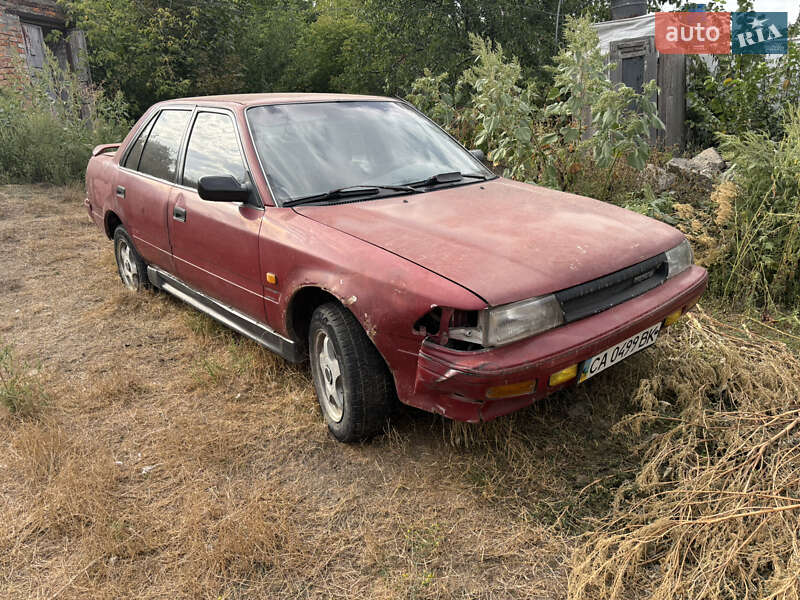 Toyota Carina (1988)