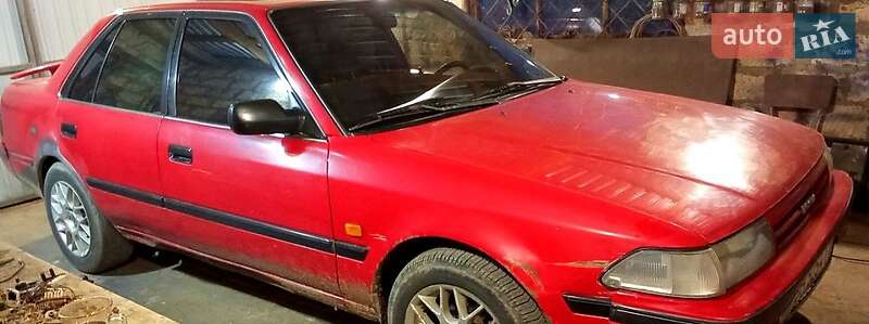 Toyota Carina (1990)