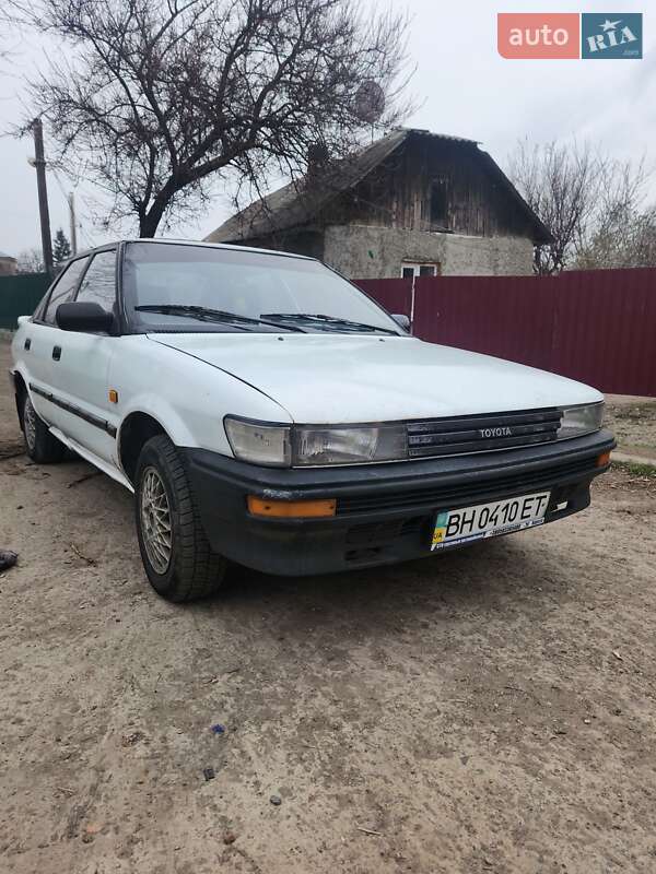 Toyota Corolla (1988)
