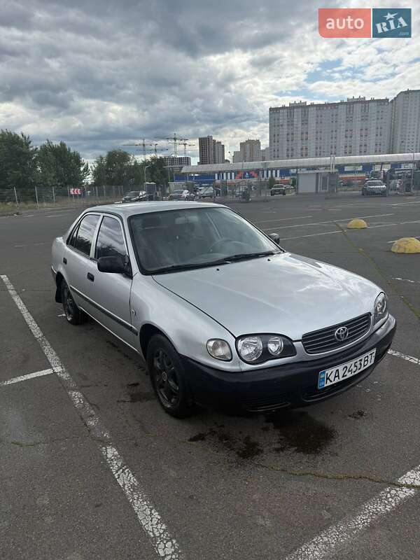 Toyota Corolla (2000)