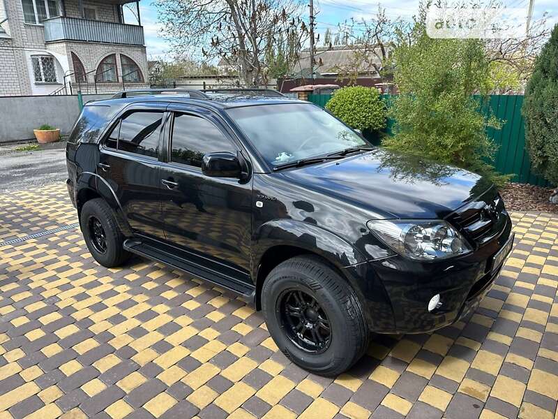 Toyota Fortuner (2005)