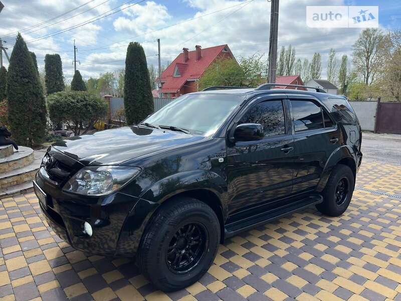 Toyota Fortuner (2005)