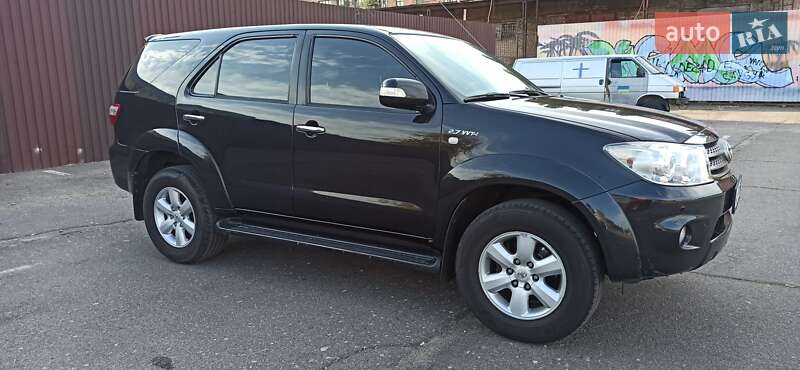 Toyota Fortuner (2010)