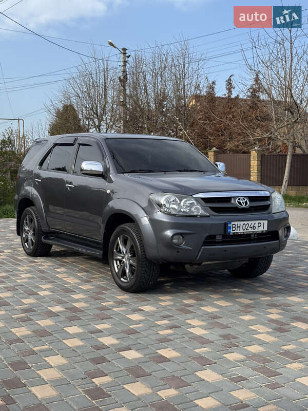 Toyota Fortuner (2006)