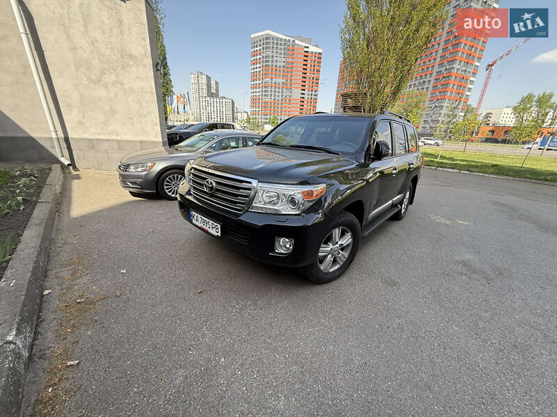 Toyota Land cruiser (2012)