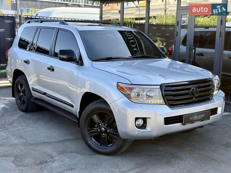 Toyota Land cruiser (2013)