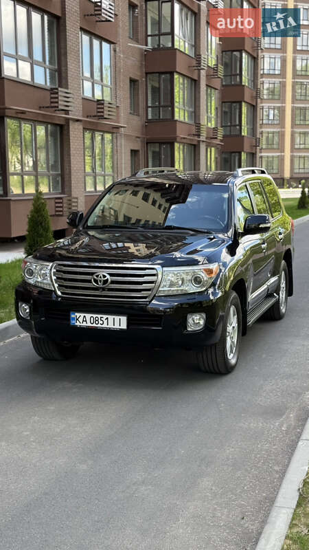 Toyota Land cruiser (2013)