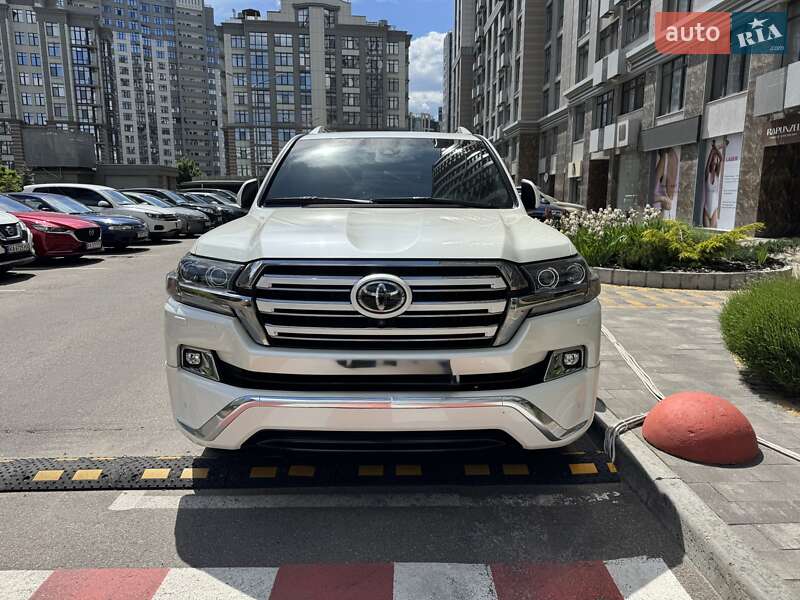 Toyota Land cruiser (2017)