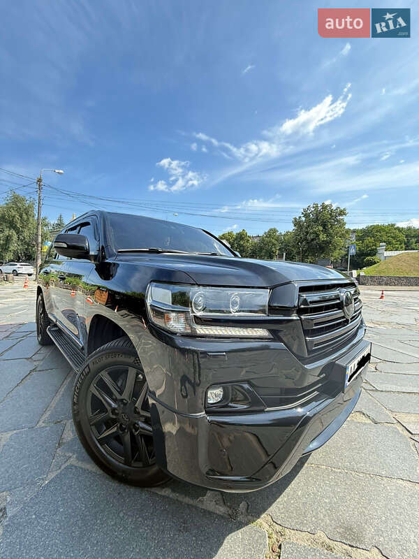 Toyota Land cruiser (2017)