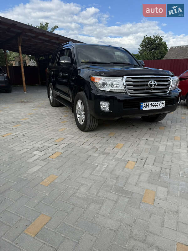 Toyota Land cruiser (2014)