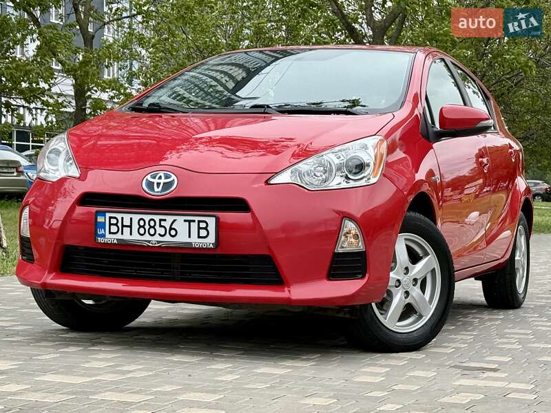 Toyota Prius c (2012)