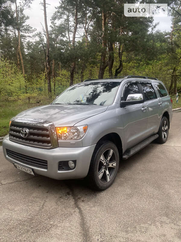 Toyota Sequoia (2016)