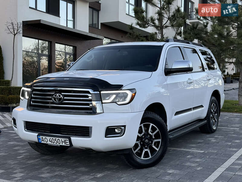 Toyota Sequoia (2016)