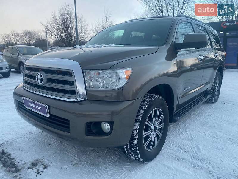 Toyota Sequoia (2016)