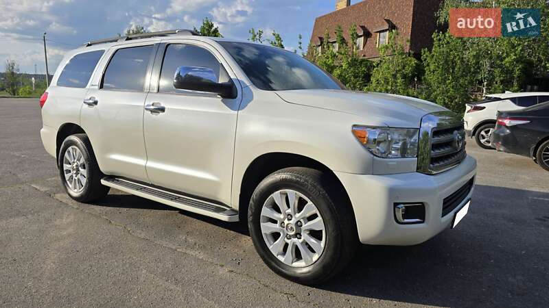 Toyota Sequoia (2011)