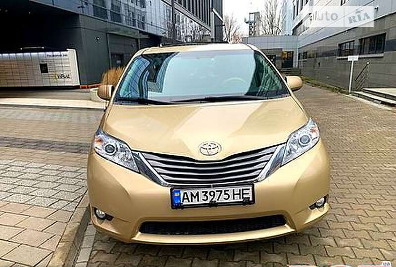 Toyota Sienna (2013)