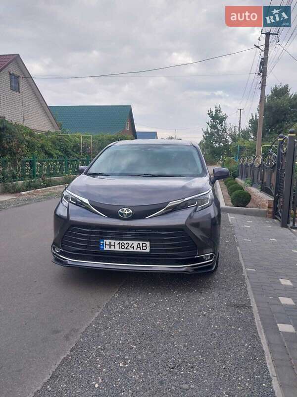 Toyota Sienna (2021)