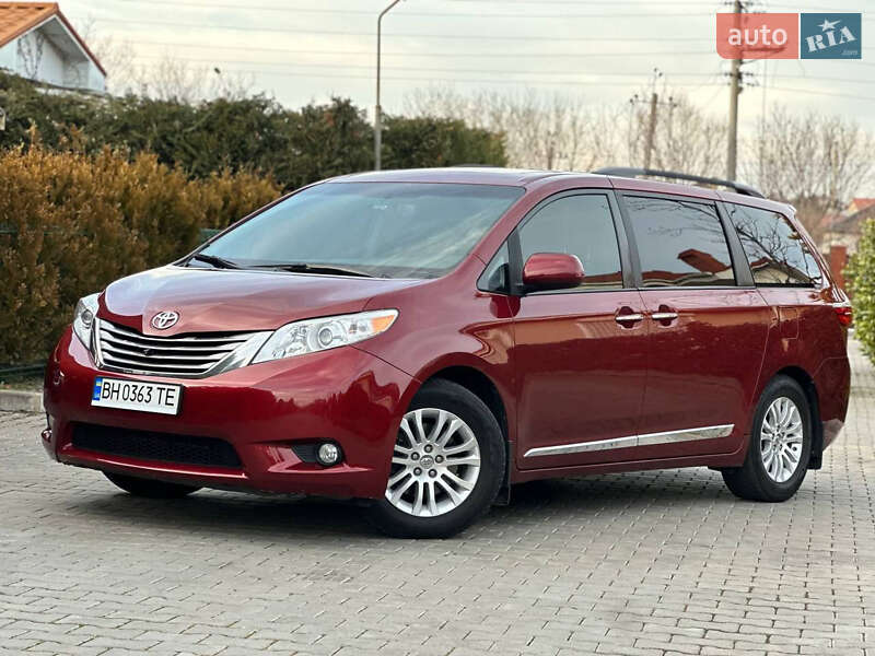 Toyota Sienna (2016)