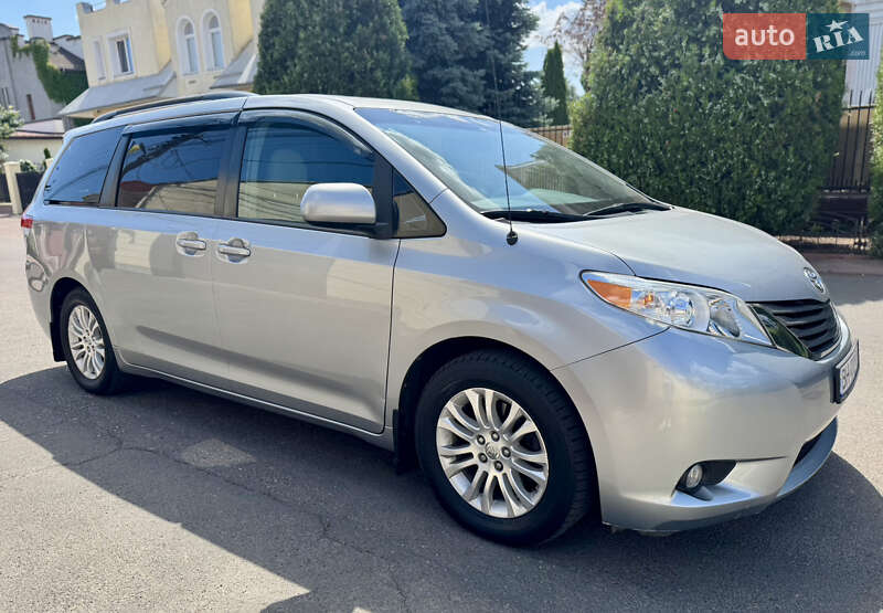 Toyota Sienna (2013)