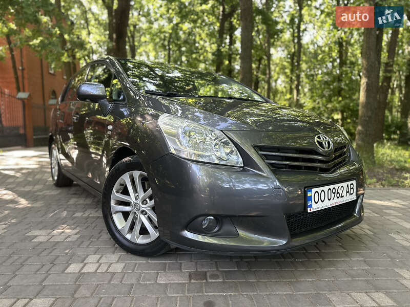 Toyota Verso (2012)