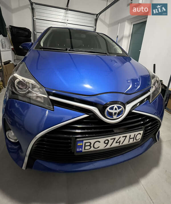 Toyota Yaris hybrid (2014)