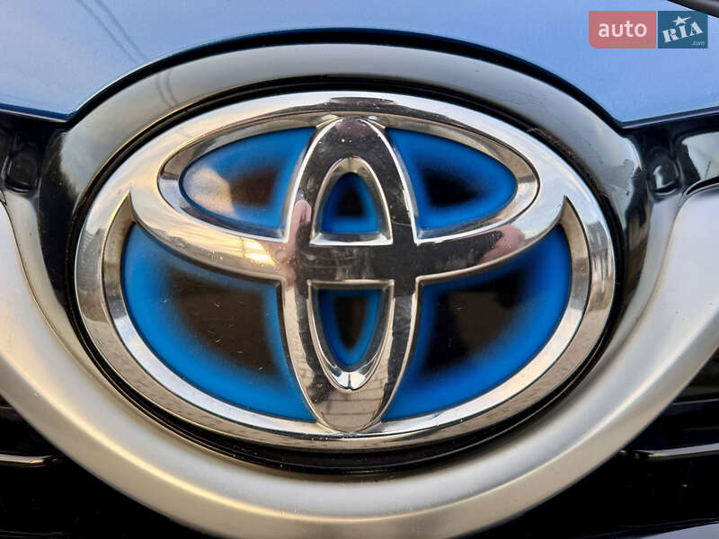 Toyota Yaris hybrid (2014)