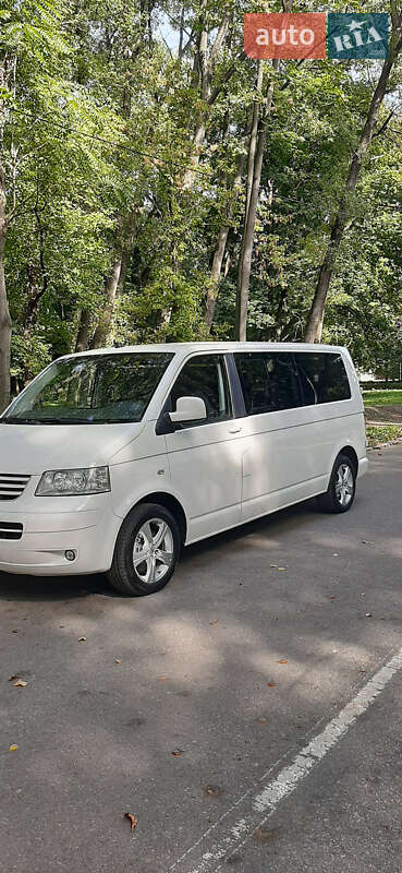 Volkswagen Caravelle (2005)