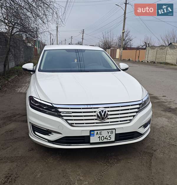 Volkswagen E-lavida (2021)