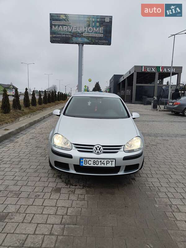 Volkswagen Golf (2005)