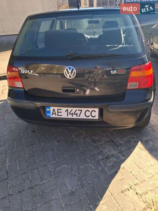 Volkswagen Golf (2002)
