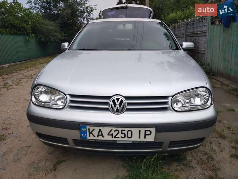 Volkswagen Golf (2003)