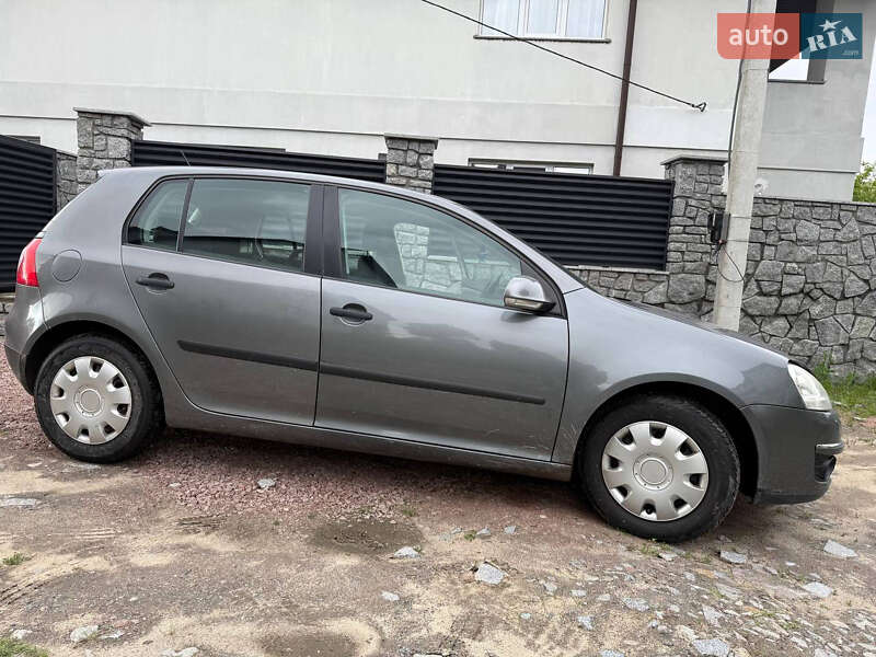Volkswagen Golf (2005)