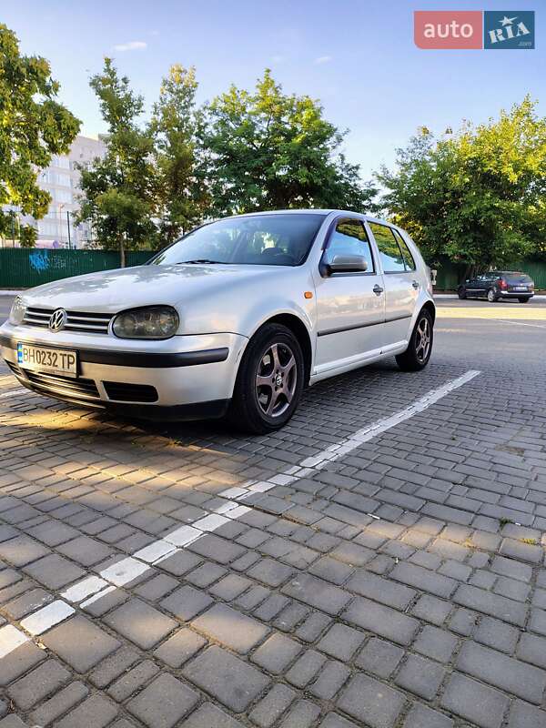 Volkswagen Golf (1998)