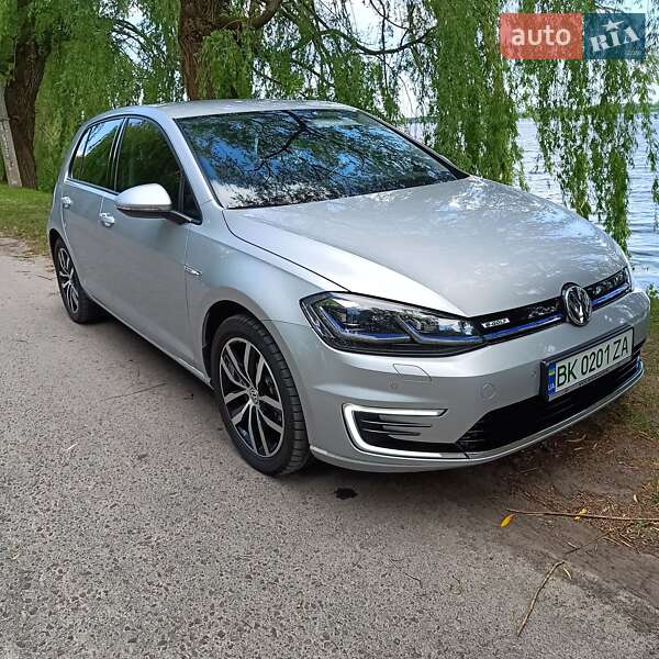 Volkswagen Golf (2019)