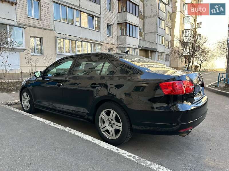 Volkswagen Jetta (2013)