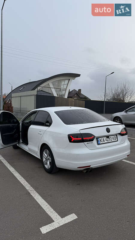 Volkswagen Jetta (2014)