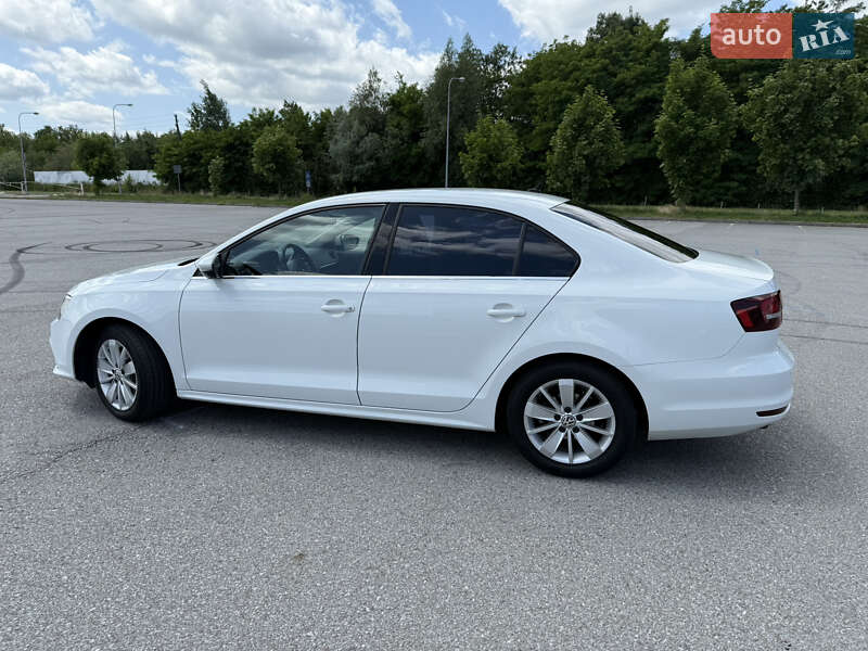 Volkswagen Jetta (2016)