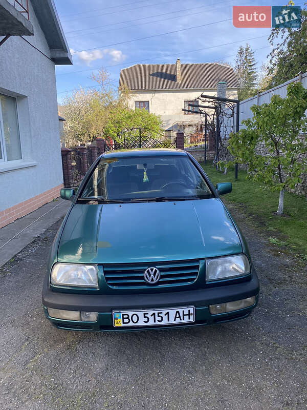 Volkswagen Vento (1996)