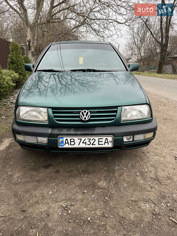 Volkswagen Vento (1996)