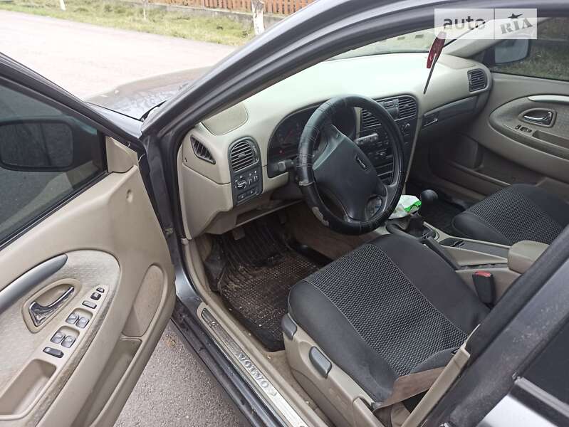 Volvo V40 (2001)