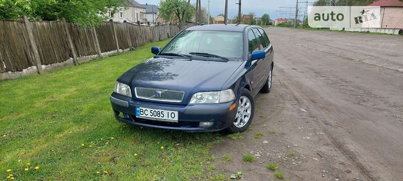 Volvo V40 (2002)