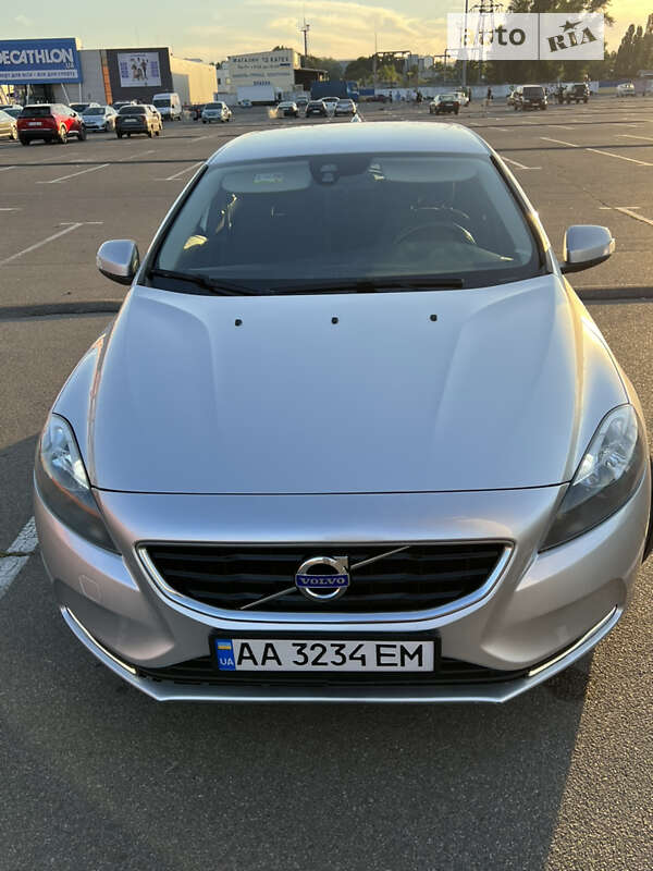 Volvo V40 (2014)